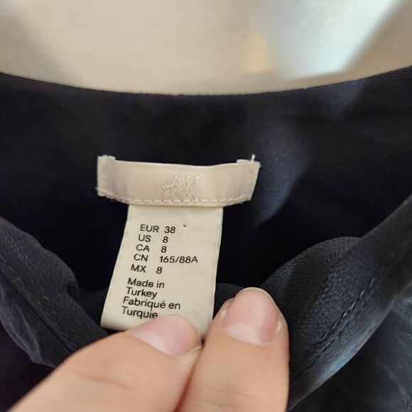 H&M ruffle hem top - Picture 4 of 4